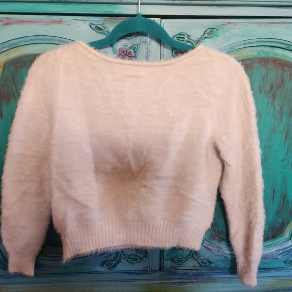 White Fuzzy Sweater Top ❄️🤍 - Picture 4 of 4